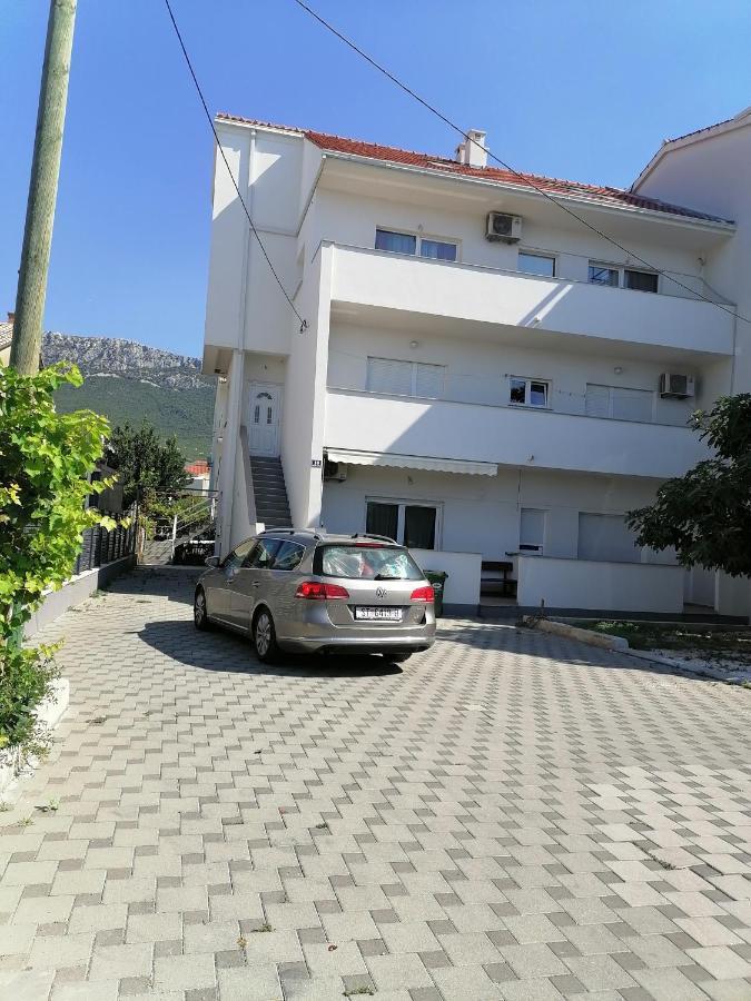 Apartments Seven Castles Kastela Bagian luar foto
